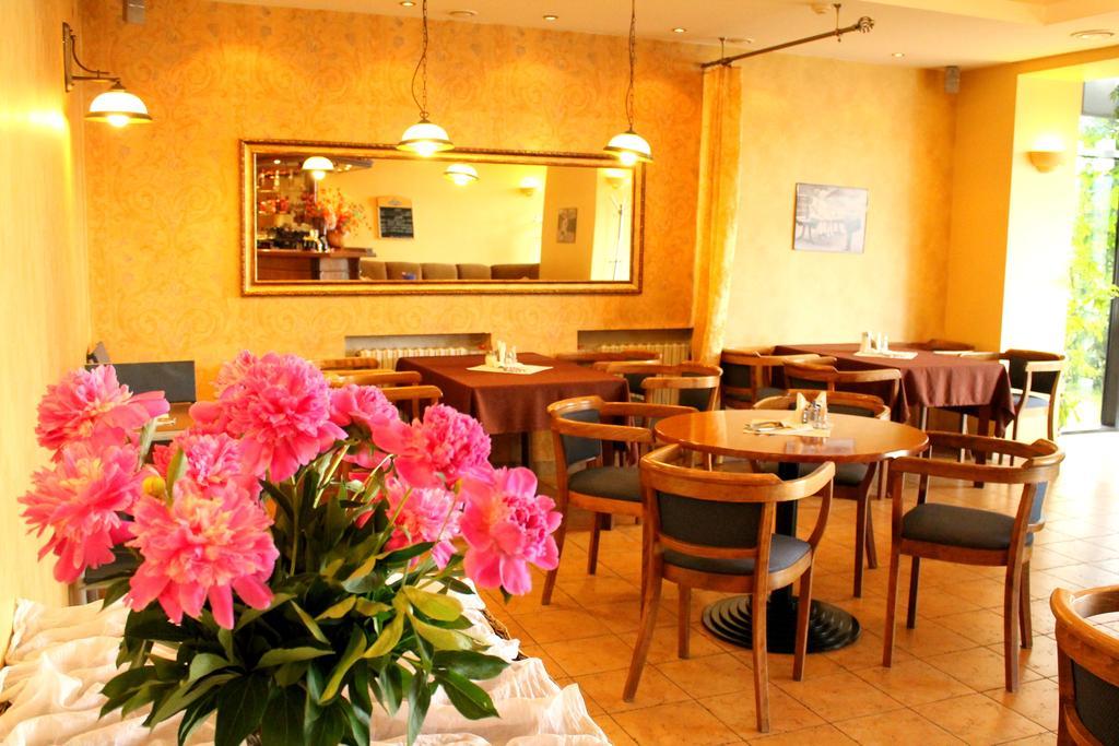 Velga Hotel Vilnius Ngoại thất bức ảnh